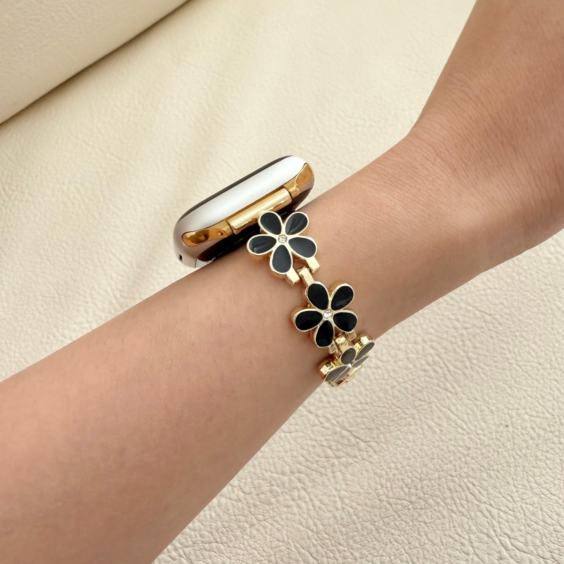 Midnight Fleur Apple Watch Bracelet - Black