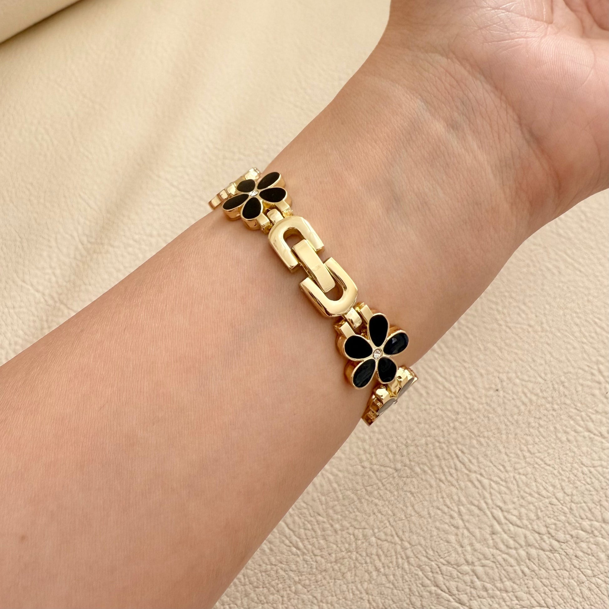 Midnight Fleur Apple Watch Bracelet - Black