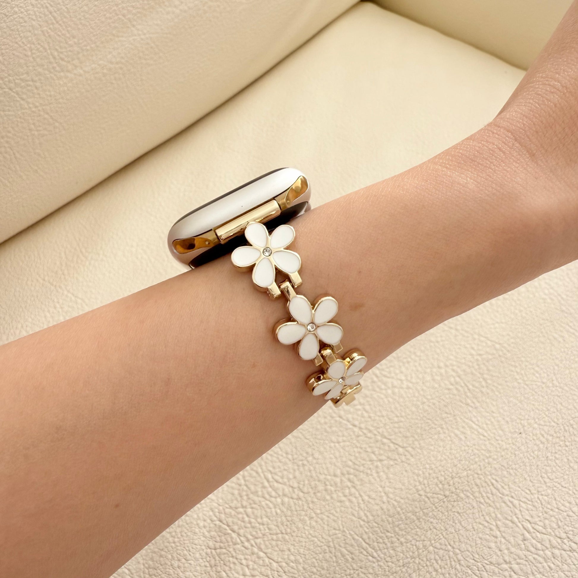 Midnight Fleur Apple Watch Bracelet - White